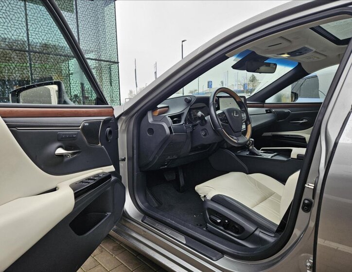 Lexus ES 300h 10