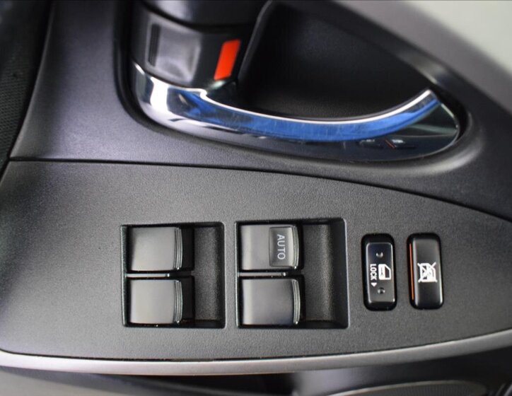 Toyota RAV4 SUV 2,0 l 112 kw