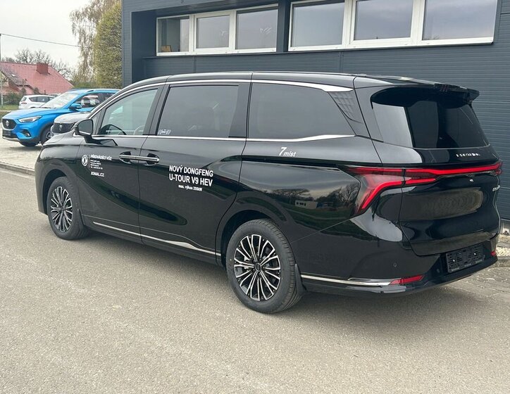 Dongfeng Ostatní MPV 1,5 l 255 kw