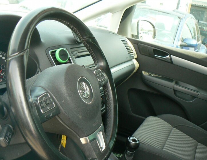 Volkswagen Sharan MPV 2,0 l 103 kw