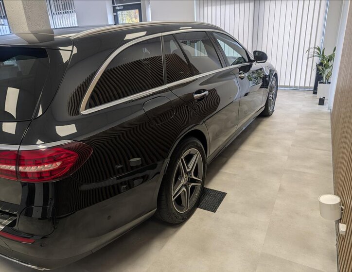 Mercedes-Benz Třídy E Kombi 2,0 l 143 kw