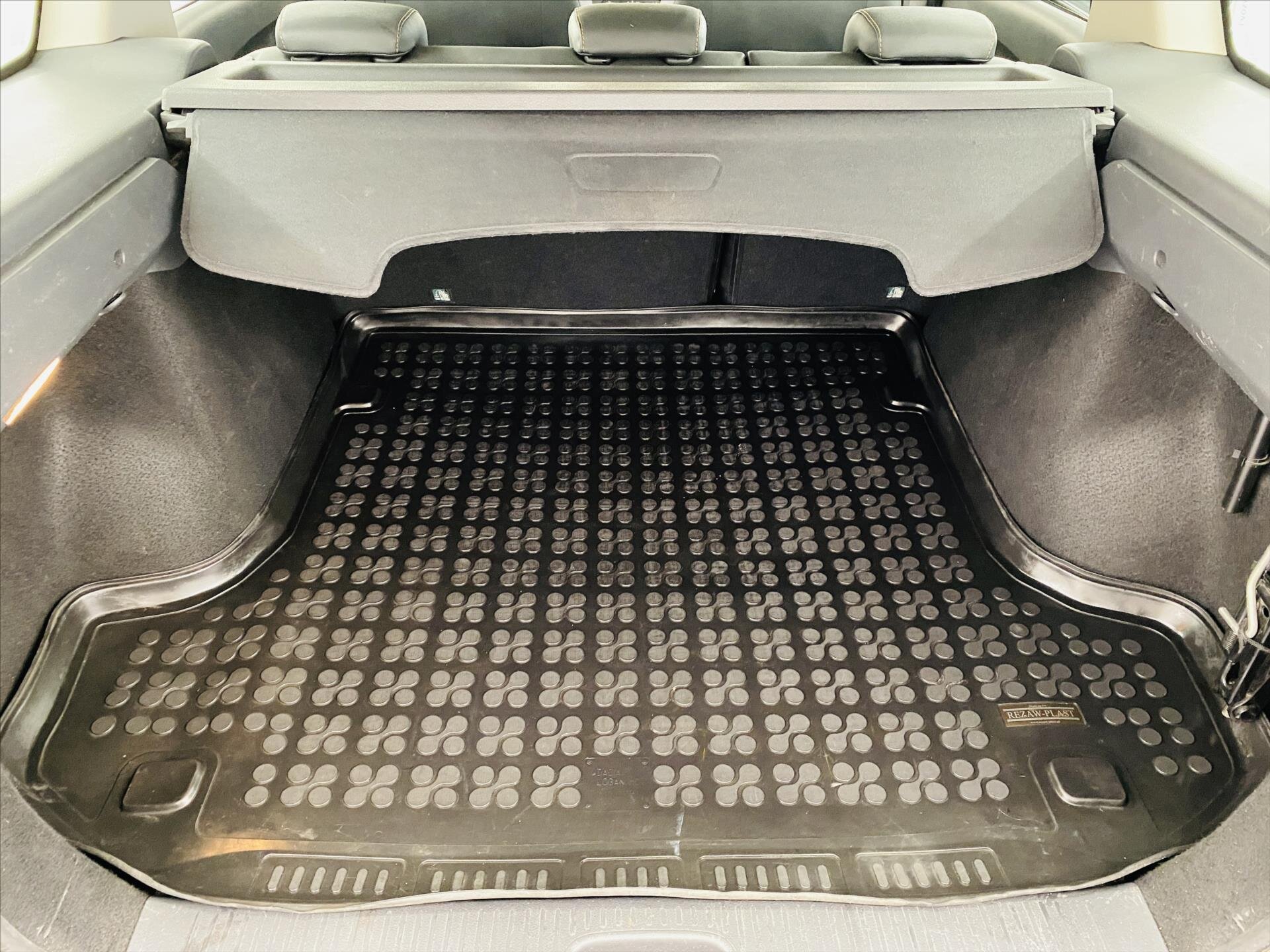 Dacia Logan Kombi 898,0 66 kw