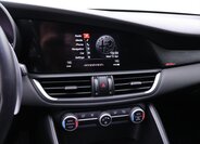 Alfa Romeo Giulia Sedan / Limuzína 2,1 l 110 kw