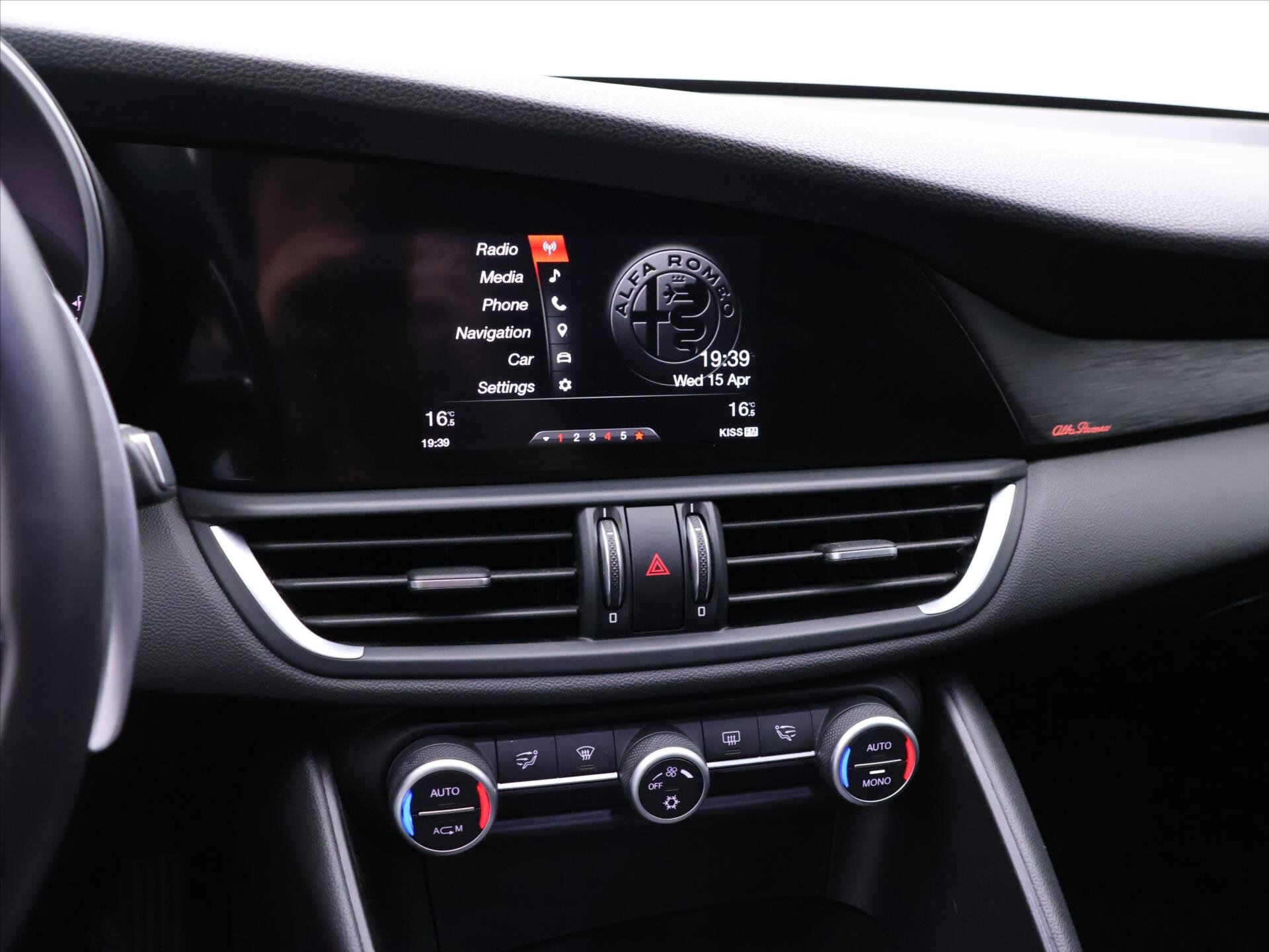 Alfa Romeo Giulia Sedan / Limuzína 2,1 l 110 kw