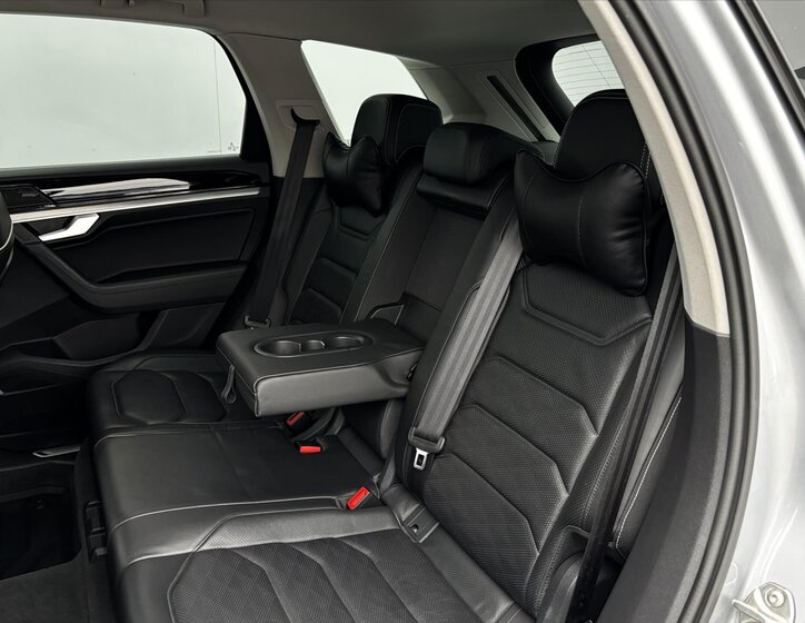 Volkswagen Touareg SUV / Terénní 3,0 l 210 kw