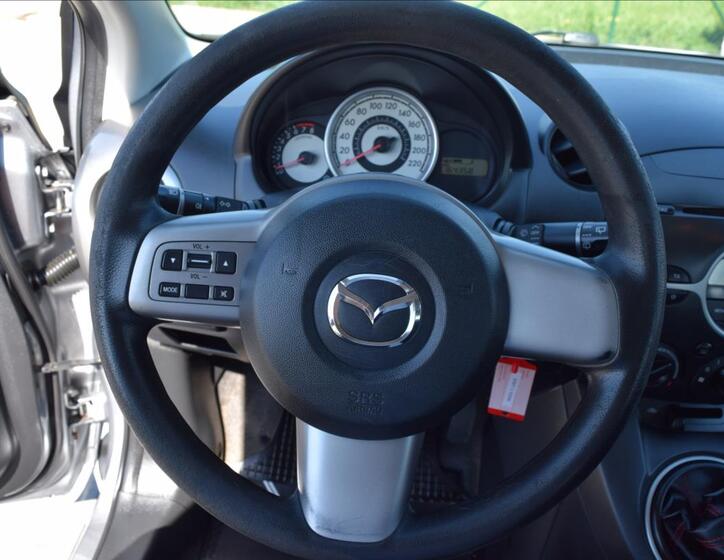 Mazda 2 31