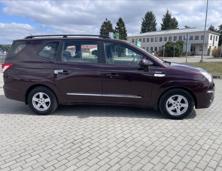 SsangYong Rodius SUV / Terénní 2,0 l 114 kw