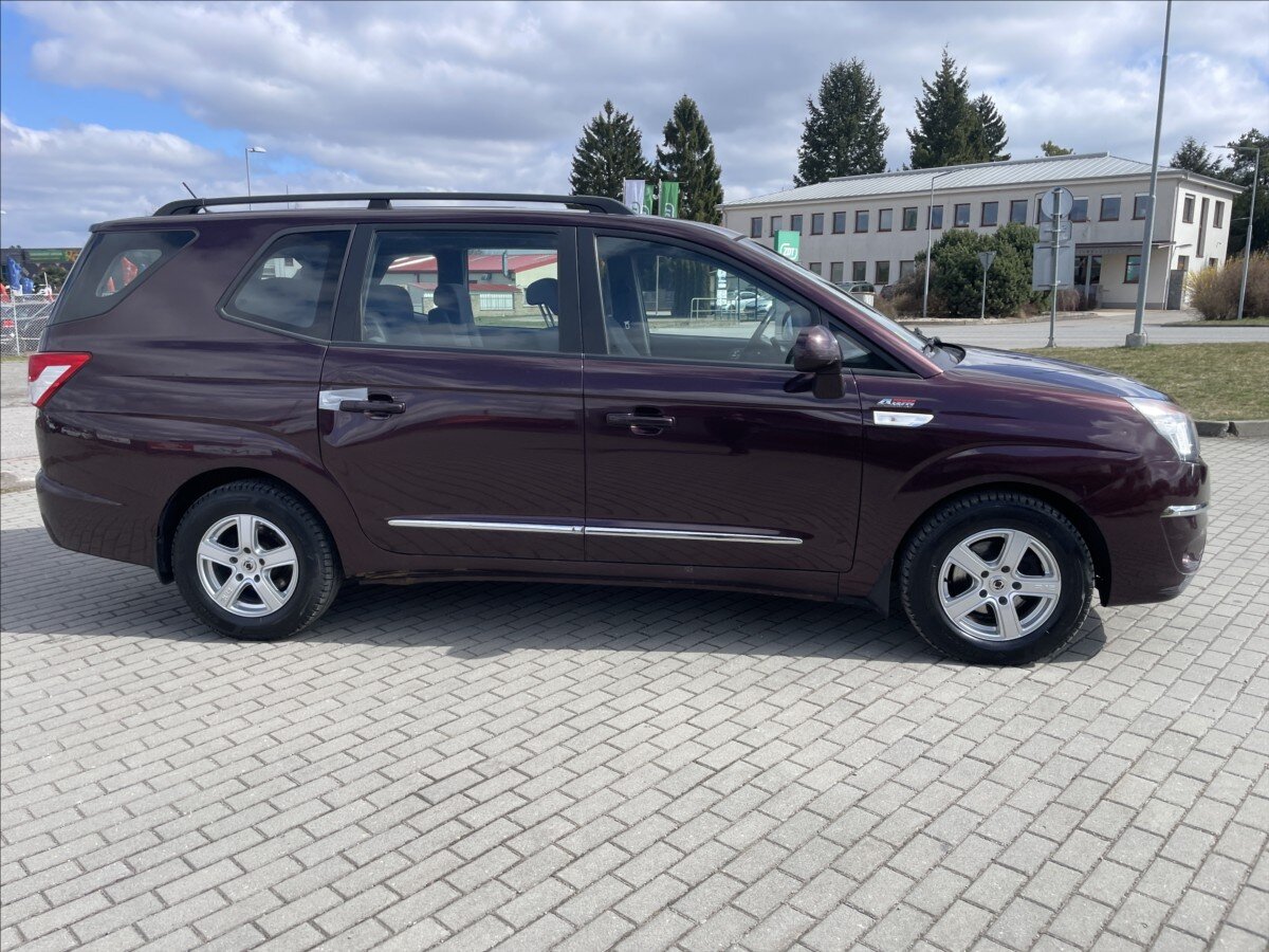 SsangYong Rodius SUV / Terénní 2,0 l 114 kw