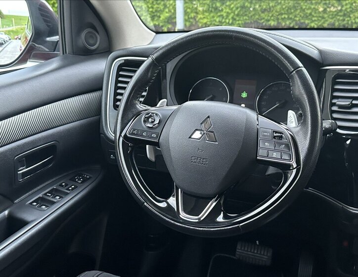 Mitsubishi Outlander SUV / Terénní 2,3 l 110 kw