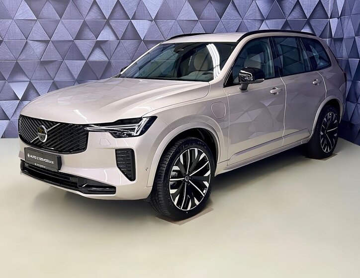 Volvo XC90 SUV / Terénní 2,0 l 335 kw