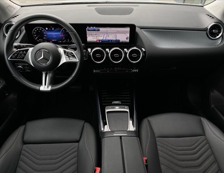 Mercedes-Benz GLA 12