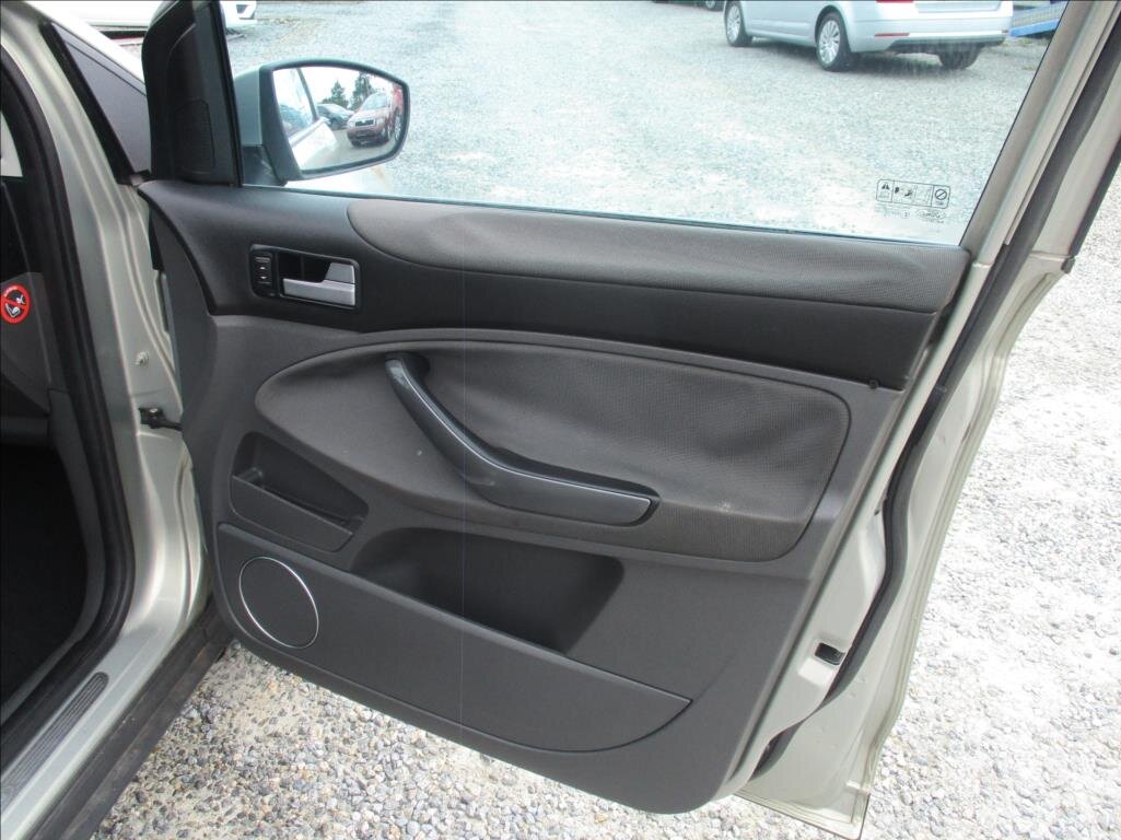 Ford Kuga SUV / Terénní 2,0 l 100 kw