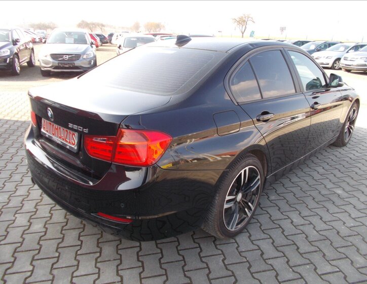 BMW Řada 3 Sedan / Limuzína 2,0 l 135 kw