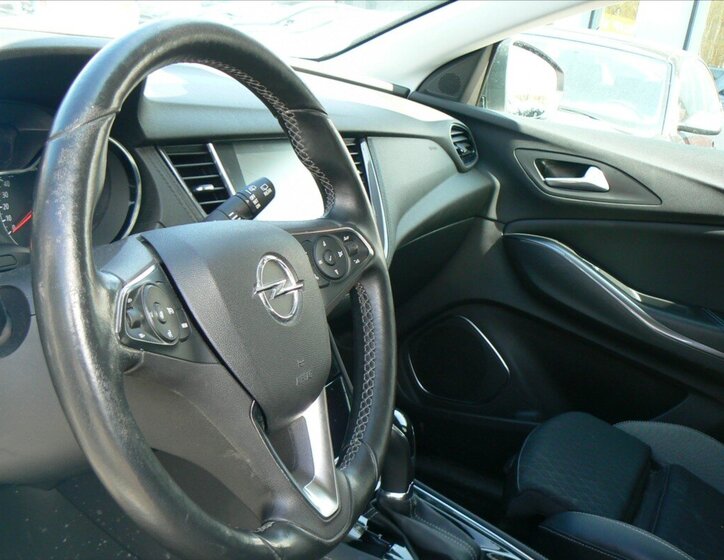 Opel Grandland X SUV / Terénní 1,2 l 96 kw