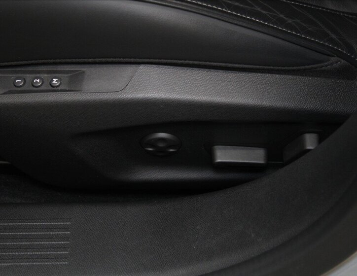 DS Automobiles DS4 SUV / Terénní 1,6 l 165 kw