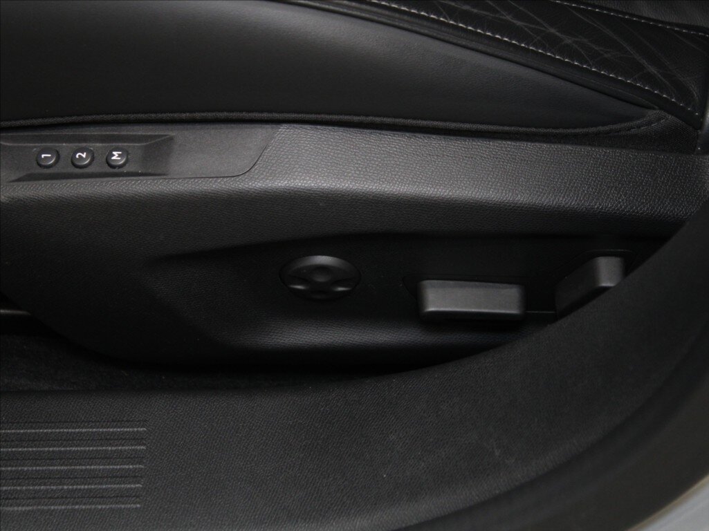 DS Automobiles DS4 SUV / Terénní 1,6 l 165 kw