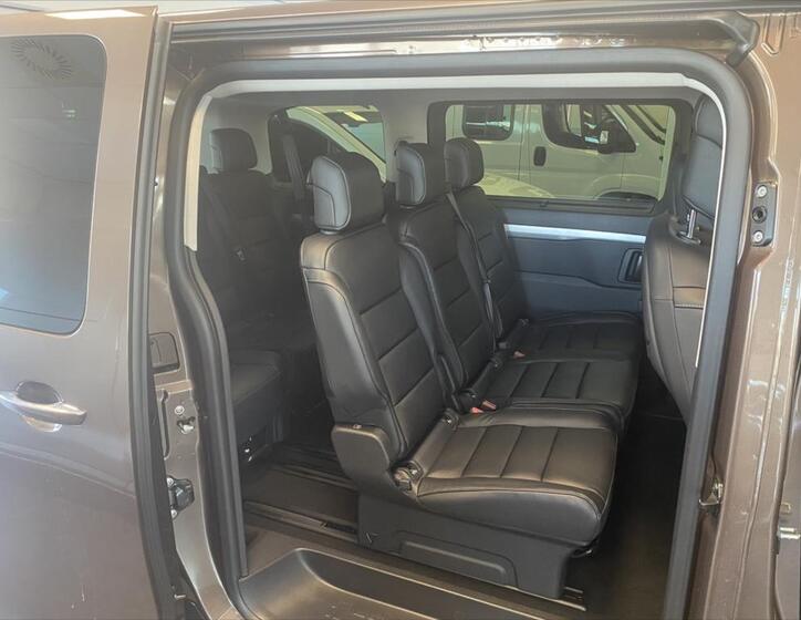 Peugeot Traveller 8