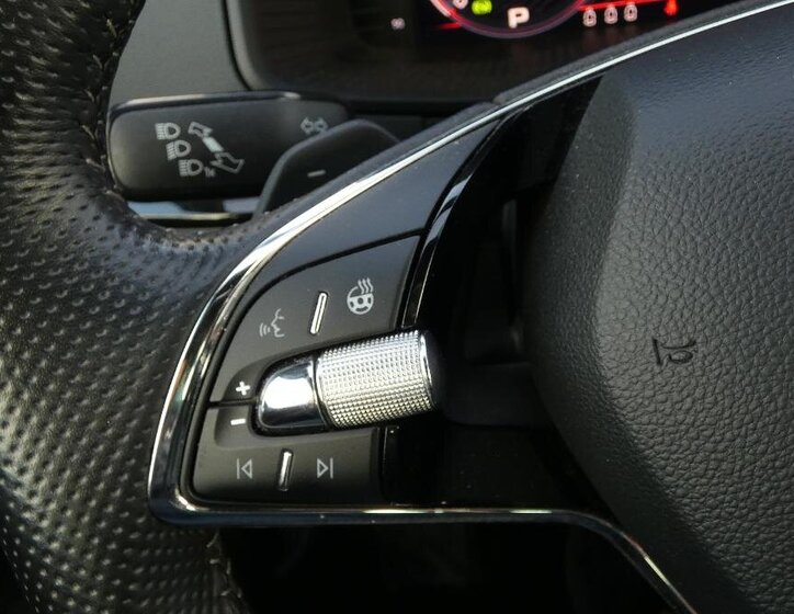 Škoda Karoq SUV / Terénní 1,5 l 110 kw