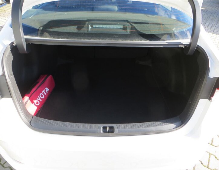 Toyota Corolla Sedan / Limuzína 1,8 l 72 kw