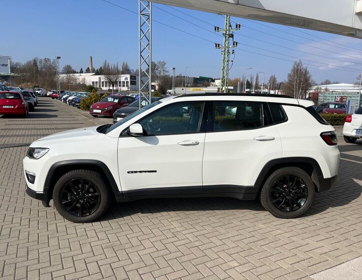 Jeep Compass SUV / Terénní 1,3 l 96 kw