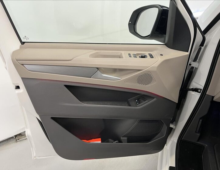 Volkswagen Multivan 28