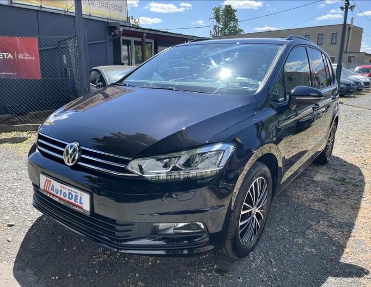 Volkswagen Touran 1