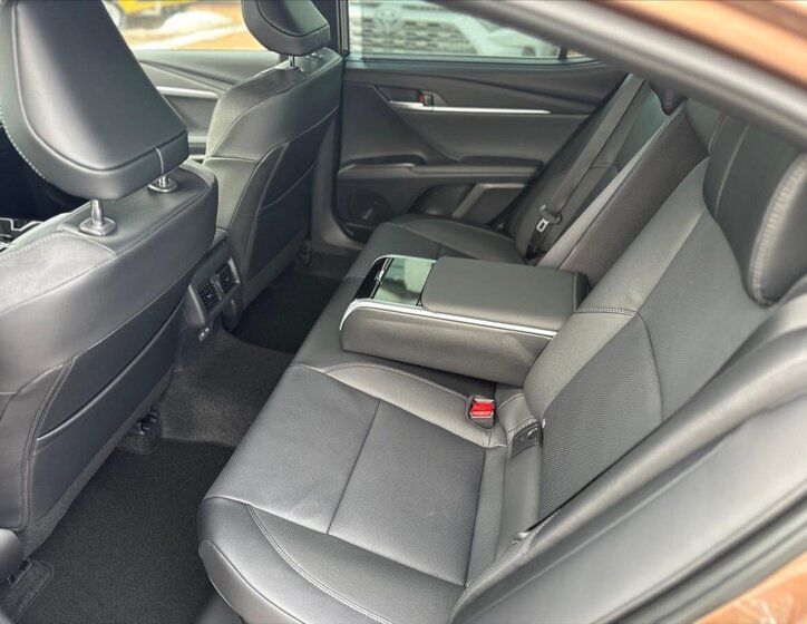 Toyota Camry Sedan 2,5 l 137 kw