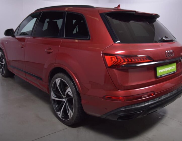Audi Q7 4