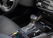 Lexus ES 300h Sedan / Limuzína 2,5 l 160 kw