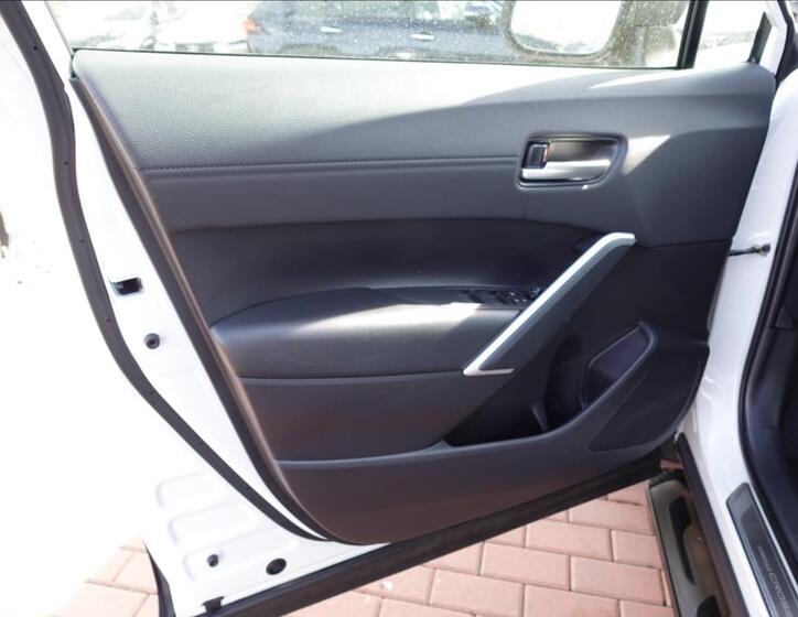 Toyota Corolla Cross 16