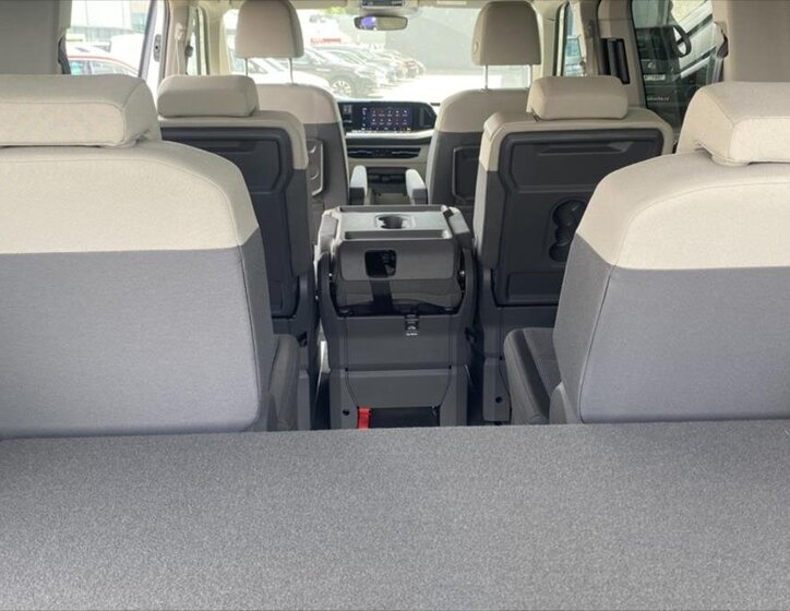 Volkswagen Multivan 8