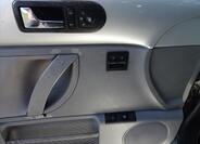 Volkswagen New Beetle 26