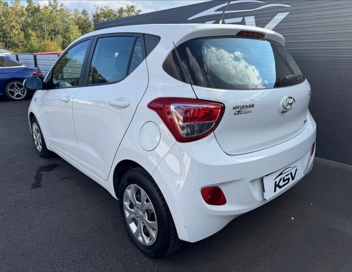 Hyundai i10 9