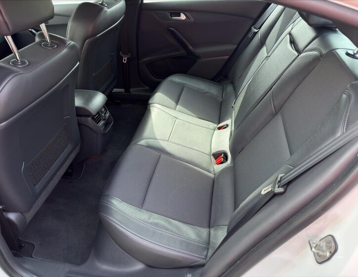 Peugeot 508 Sedan / Limuzína 2,0 l 120 kw