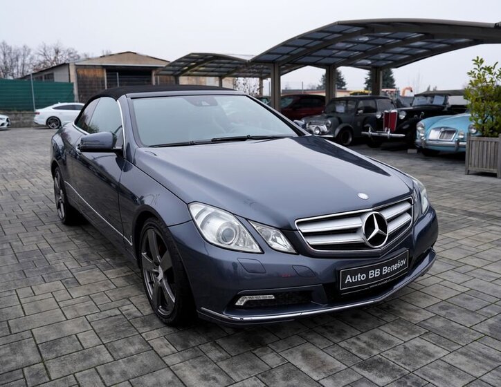 Mercedes-Benz Třídy E 8