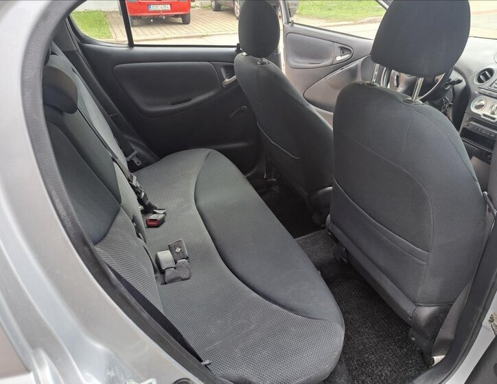 Toyota Yaris Hatchback 1,4 l 55 kw