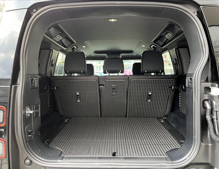 Land Rover Defender SUV / Terénní 3,0 l 147 kw