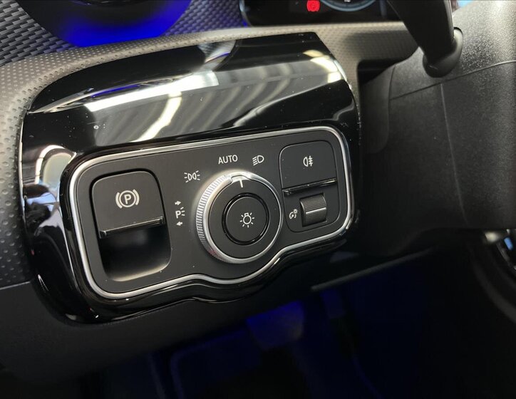 Mercedes-Benz CLA 11