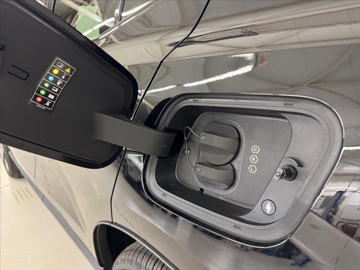 Volvo EX30 SUV / Terénní 0,0 200 kw