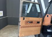 Land Rover Defender 11