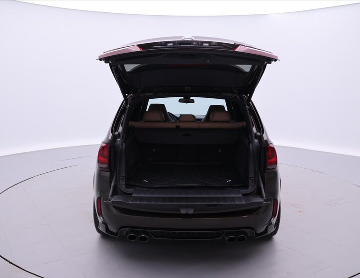 BMW X5 SUV / Terénní 4,4 l 423 kw