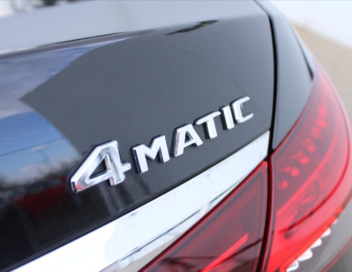 Mercedes-Benz Třídy E Sedan / Limuzína 2,0 l 143 kw