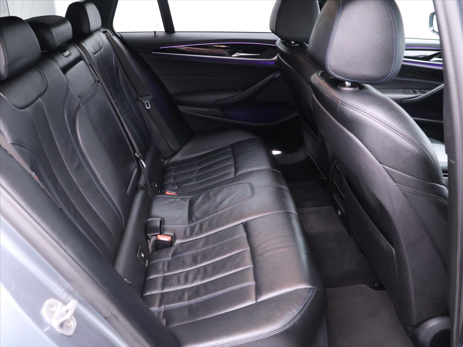 BMW Řada 5 Kombi 3,0 l 195 kw