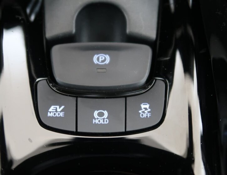 Toyota C-HR SUV 1,8 l 72 kw