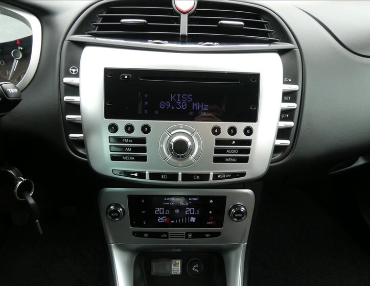 Lancia Delta Hatchback 1,4 l 88 kw