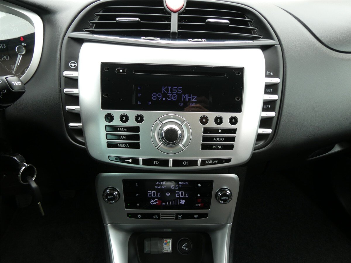 Lancia Delta Hatchback 1,4 l 88 kw