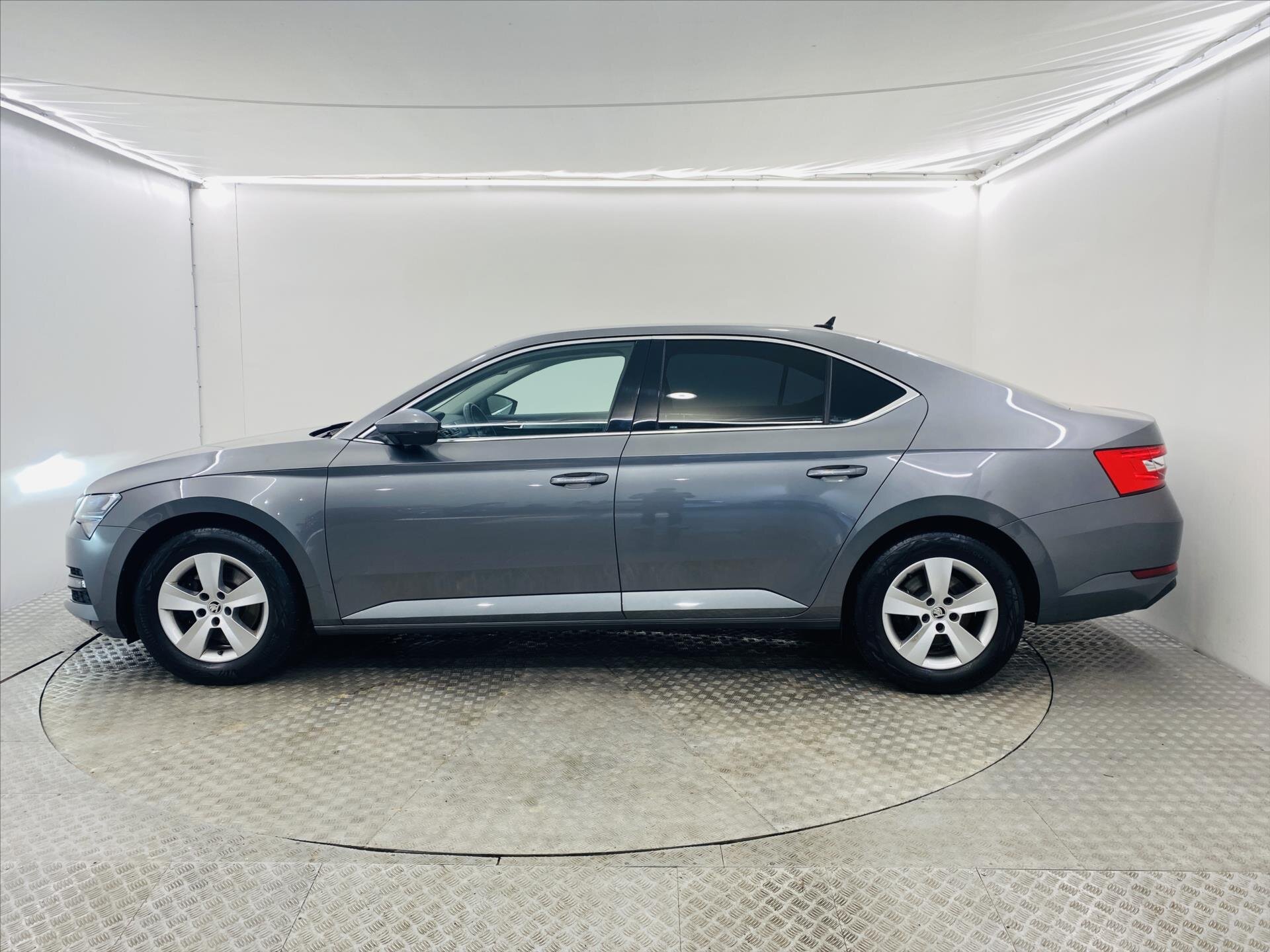 Škoda Superb Liftback 1,5 l 110 kw