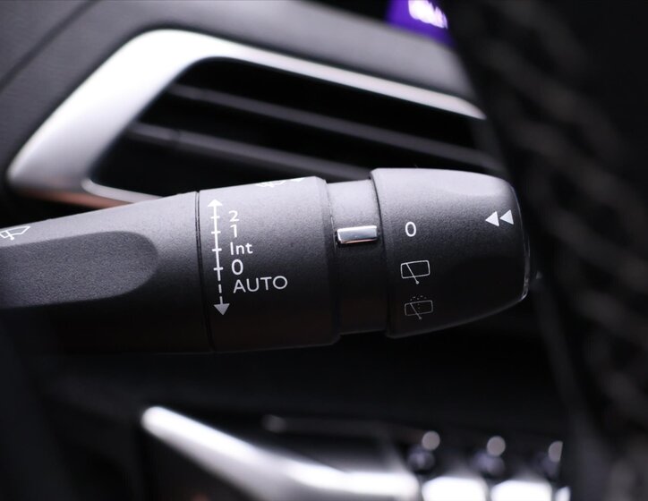 Peugeot 5008 SUV 1,2 l 96 kw