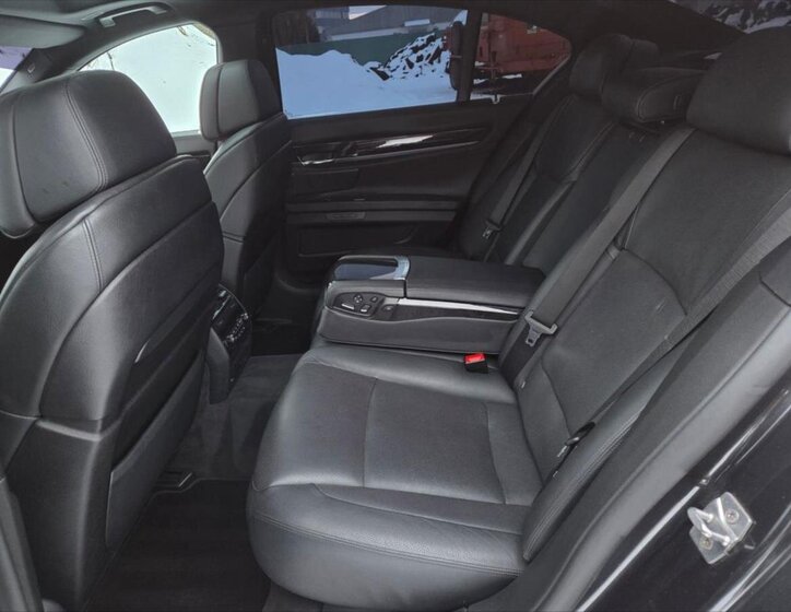 BMW Řada 7 Sedan 4,4 l 300 kw