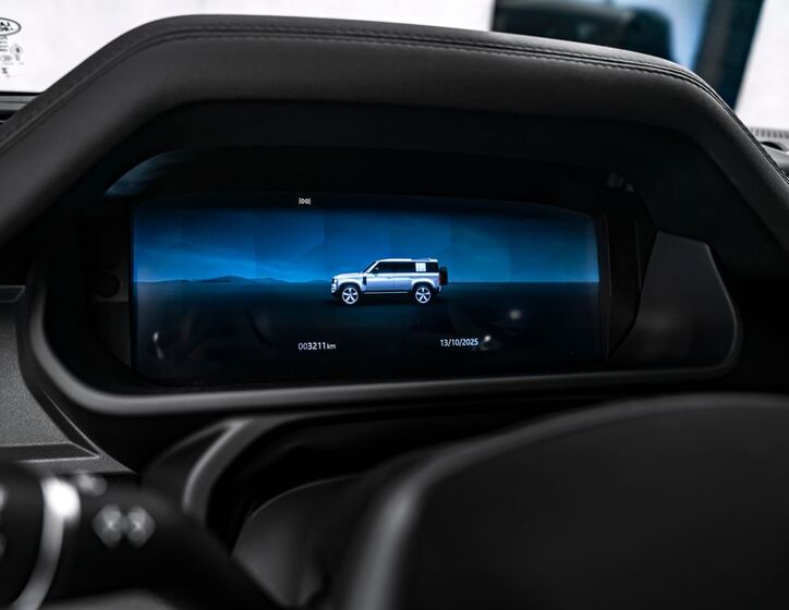 Land Rover Defender 21